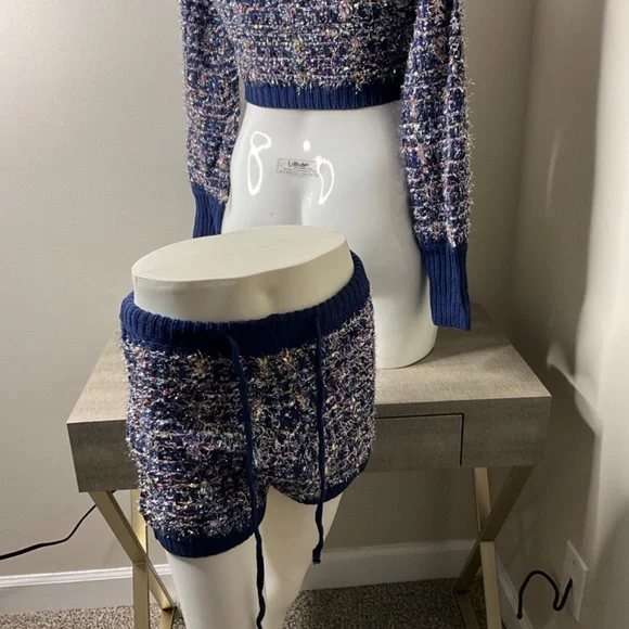 Two piece off the shoulder crop knit sweater short set. - Picture 6 of 7